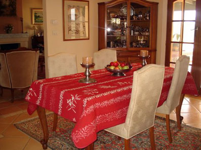 Reversible pique table cloth with embroidered olives