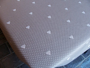 Pique tablecloth with embroidered bees taupe colour