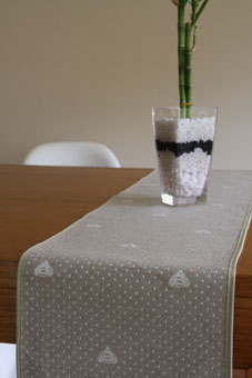 bees reversible table runner