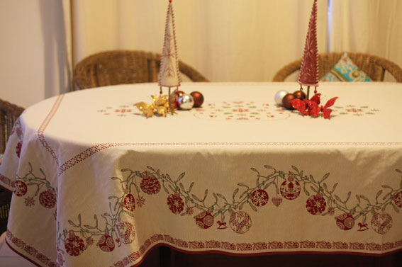 Christmas tablecloth 10 to 12 seater