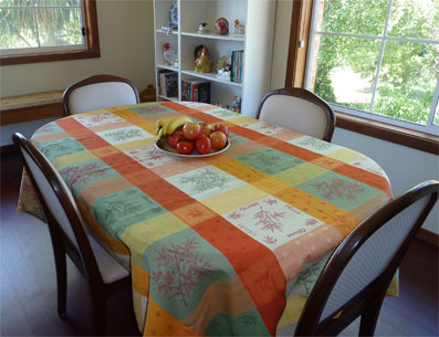 Provencal Jacquard cloth with olives design