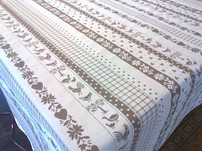 reversible tablecloth with chicken design beige